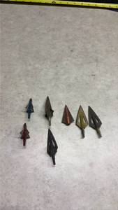 lot 1373 image: 7 Hunting Broadhead Arrows