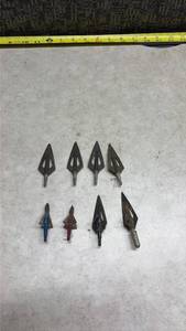 lot 1374 image: 8 Broadhead Arrow Points.