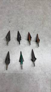 lot 1375 image: 7 Broadhead Arrow Points.