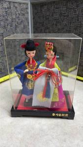 lot 1386 image: Korean Traditional Hanbok Dolls in Display Case