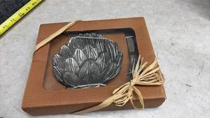 lot 1388 image: Star Home Tidbit Server with Spreader Gift Set