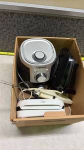 lot 1392 image: Chefman Small Kitchen Appliances Bundle with Electric Knife