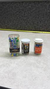 lot 1426 image: Diamond Brand Plastic Party Picks Set