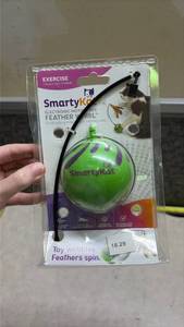 lot 1434 image: SmartyKat Electronic Motion Cat Toy Feather Whirl