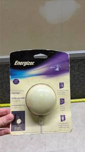 lot 1444 image: Energizer USB Rotating LED Nightlight