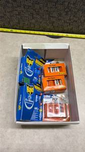lot 1463 image: Fly Control Products Bundle - Raid Fly Ribbons and Fly Paper Traps