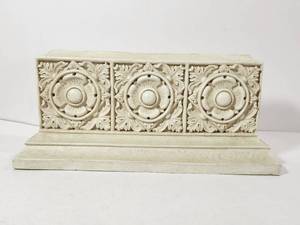 lot 142 image: Decorative Wall Shelf
