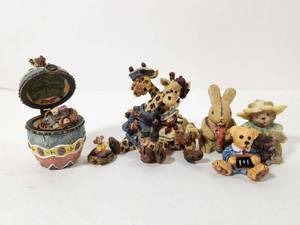 lot 149 image: Small Collection of Figurines&nbsp