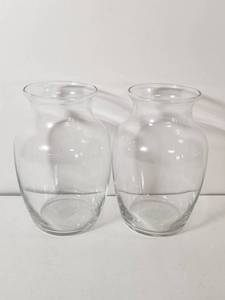 lot 180 image: Clear Glass Flower Vases Set of 2