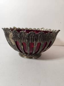 lot 185 image: Red Glass Bowl with Silver Plated Decorative Stand