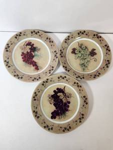 lot 192 image: Decorative Grape Pattern Ceramic Plates Set of 3