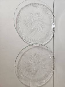 lot 196 image: Clear Glass Plates with Wheat Pattern Set of 2