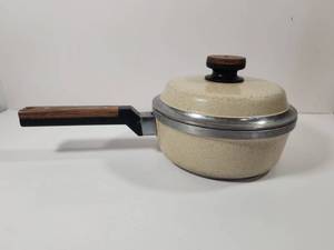 lot 204 image: KF Kitchen Fair Cast Aluminum Pot&nbsp