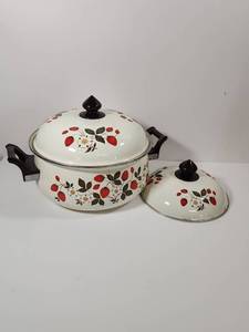 lot 205 image: Sheffield Strawberries N Cream Enamel Cookware