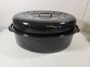 lot 212 image: Black Speckled Enamelware Dutch Oven with Lid