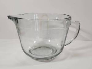 lot 219 image: Anchor Hocking Glass Measuring Bowl with Handle and Spout Batter Bowl