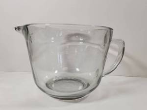 lot 220 image: Anchor Hocking 8 Cup Measuring Pitcher with Handle and Spout Batter Bowl