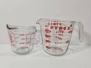 lot 221 image: Pyrex and Anchor Hocking Glass Measuring Cup Set