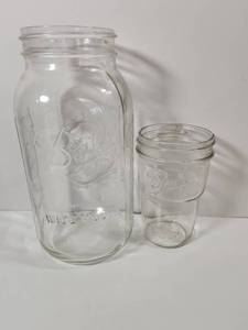 lot 222 image: Ball Glass Mason Jars Set