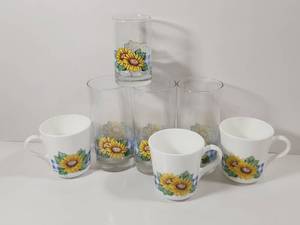 lot 225 image: Sunflower Pattern Glass and Mug Set