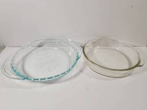 lot 244 image: Pyrex Glass Pie Plates - Set of 2