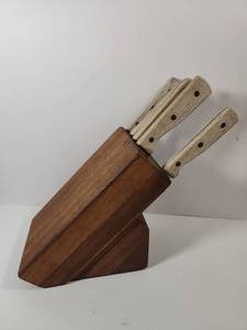 lot 251 image: Kitchen Knife Set with Wooden Block