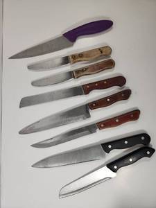 lot 252 image: Mixed Kitchen Knife Collection with Wood and Plastic Handles