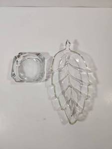 lot 262 image: Clear Glass Leaf and Square Ashtray Set