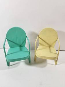 lot 323 image: Retro Miniature Metal Outdoor Chairs