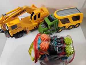 lot 326 image: Construction Truck Set with Extra Toys