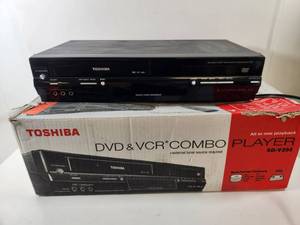 lot 344 image: Toshiba SD-V295 DVD VCR Combo Player with Original Box