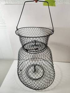 lot 366 image: Wire Mesh Collapsible Fish Basket with Handle