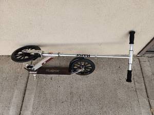 lot 388 image: Razor Adult Kick Scooter with Large Wheels