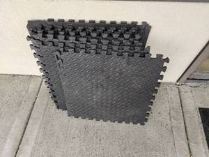 lot 391 image: Interlocking Foam Floor Mats Set