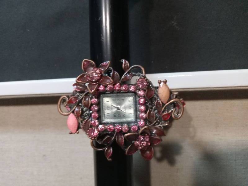 lot 3500 image: Decorative Floral Crystal Watch Bracelet