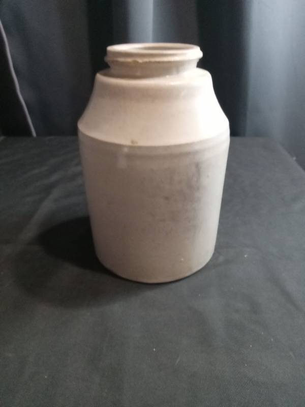 lot 3513 image: Handmade Ceramic Storage Jar
