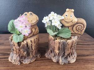 lot 4361 image: Animal Tree Stump Planters Set