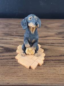 lot 4367 image: Dachshund Dog Figurine on Wooden Base