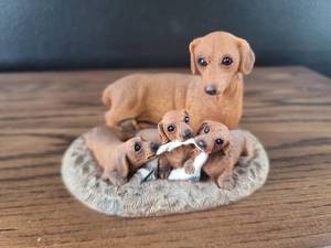 lot 4368 image: Dachshund Mother with Puppies Figurine Set