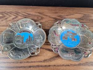 lot 4381 image: Set of Two Six Flags Theme Park Souvenir Glass Ashtrays