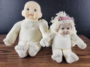 lot 4390 image: Baby Dolls with Cloth Bodies Set of Two