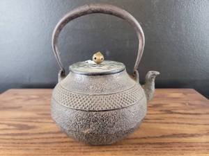 lot 4403 image: Cast Iron Japanese Tetsubin Teapot with Bronze Knob