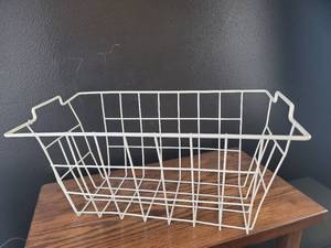 lot 4304 image: White Wire Dish Drying Rack