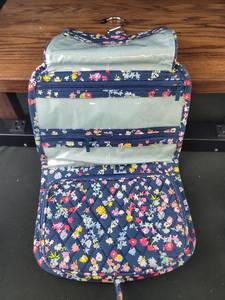 lot 4320 image: Floral Print Travel Toiletry Organizer Bag
