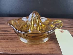 lot 3618 image: Amber Glass Juicer