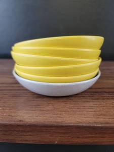 lot 3620 image: Mid Century Yellow and White Melamine Bowl Set