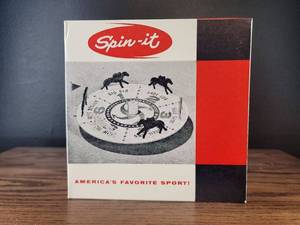 lot 3628 image: Spin-it Horse Racing Game