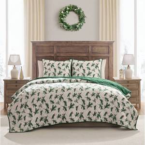 lot 3567 image: Hallmark Queen Flannel Greenery Print Quilt Set - Retail $70