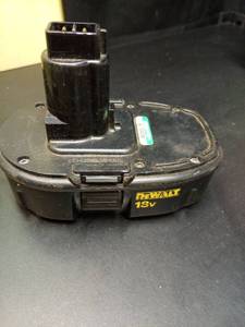 lot 1033 image: DeWalt Battery Replacement for Dewalt 18V Battery Compatible with Dewalt Battery 18 Volt DC9098 DC9099 DC970 DW9095 DW9096 DW9098 DW9099 DE9039 DE9095 DE9096 DE9098 18V Cordless Tools - Retail $23