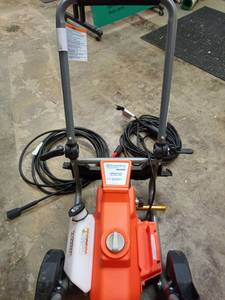 lot 1045 image: Husqvarna Electric Pressure Washer PW2300 max PSI, 1.2 max GPMMissing nozel - Retail $249